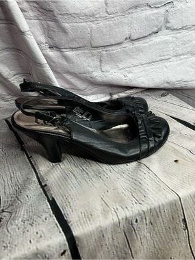 5/$20 lei Y2K Black Pleather Ruched Peep-Toe Slingback Flared Heels Sz 8.5 AS IS